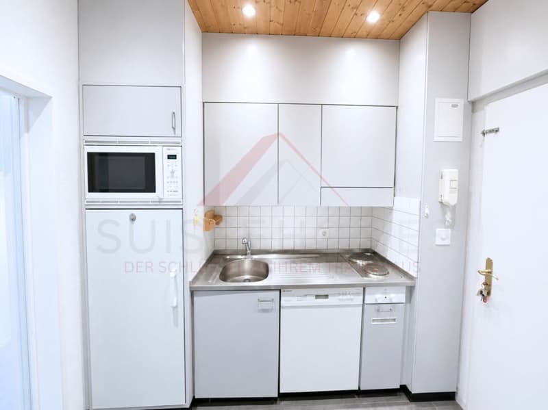 Spacious 1.5-room studio with approximately 60 m², balcony, and elevator in 4654 Lostorf (4)