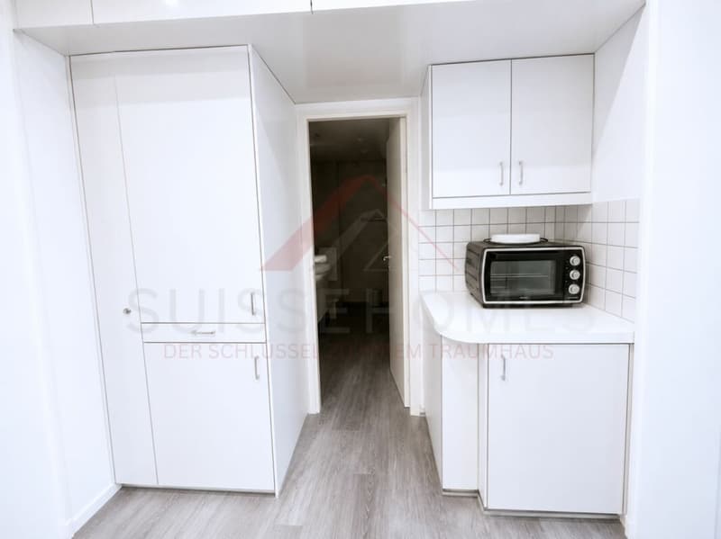 Spacious 1.5-room studio with approximately 60 m², balcony, and elevator in 4654 Lostorf (3)