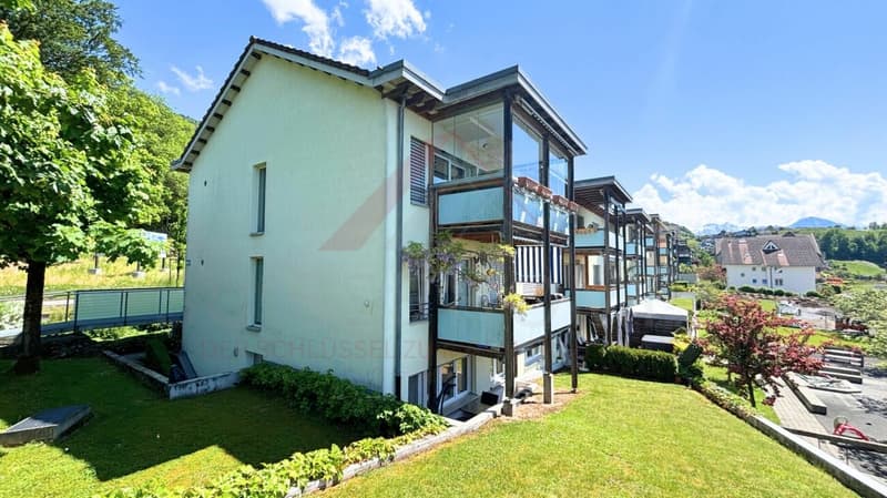 Living with a dreamlike view over Lake Lucerne - Exclusive 3-room apartment with free kitchen design (1)