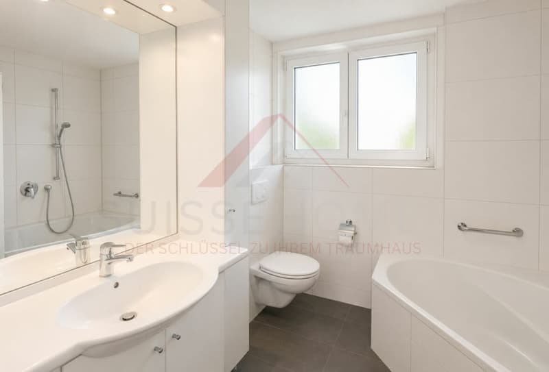 Exklusives Einfamilienhaus mit Pool, Sauna, Seesicht und 1'443 m² Grundstück in Gerolfingen (20)