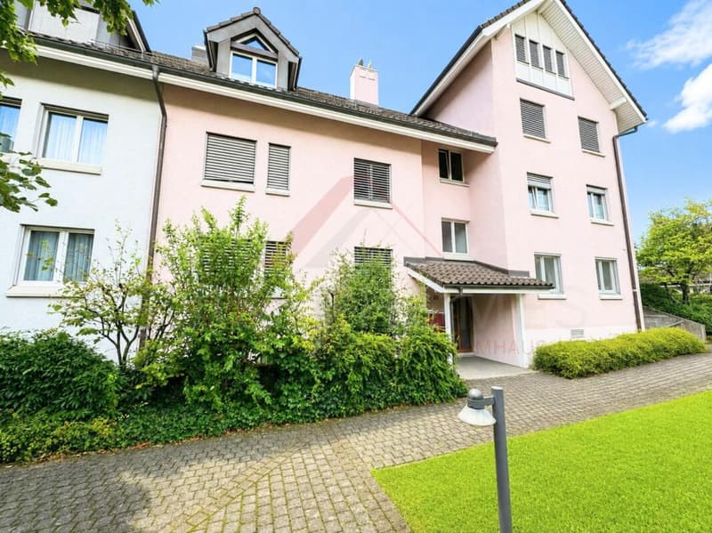 Grosszügige 4.5-Zimmer-Maisonettewohnung mit Galerie und Cheminée in 8603 Schwerzenbach (1)