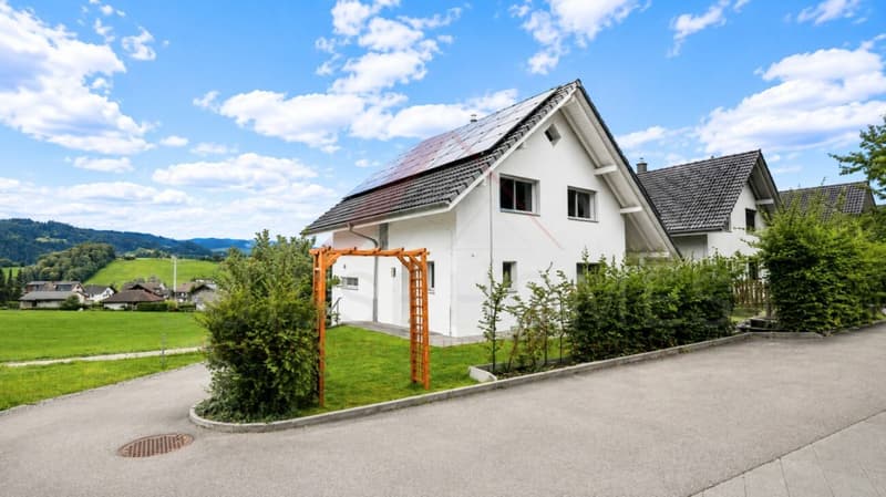 Modernes 6.5-Zimmer-Einfamilienhaus mit grosszügigem Garten in Signau (2)
