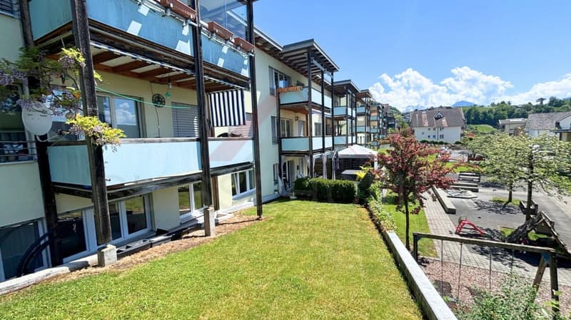 Wohnen mit traumhafter See- und Bergsicht - 2.5-Zimmer-Wohnung mit 35 m² Terrasse in Greppen (5)