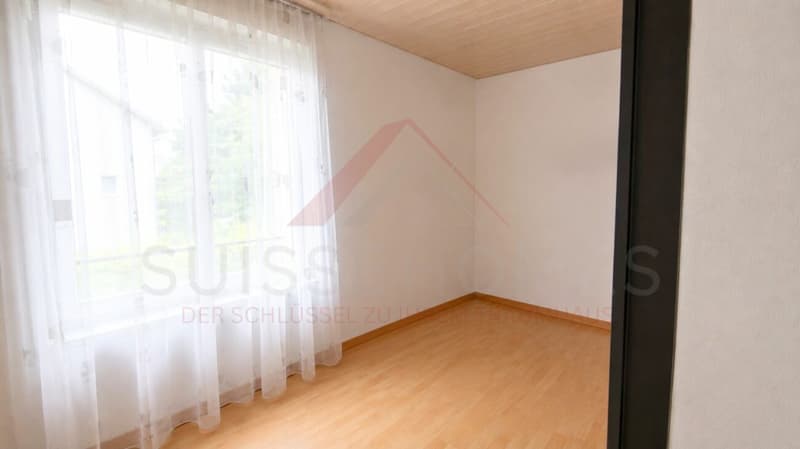 Vielseitiges Mehrfamilienhaus mit drei Wohneinheiten und attraktiven Gewerbeflächen (13)