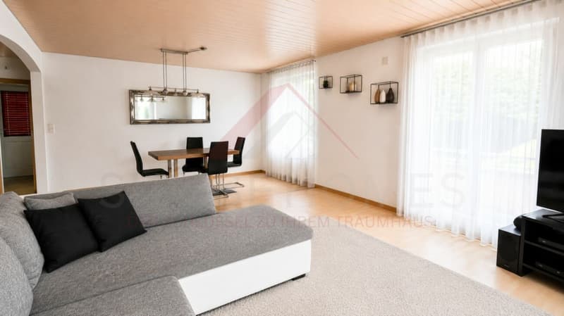 Vielseitiges Mehrfamilienhaus mit drei Wohneinheiten und attraktiven Gewerbeflächen (8)