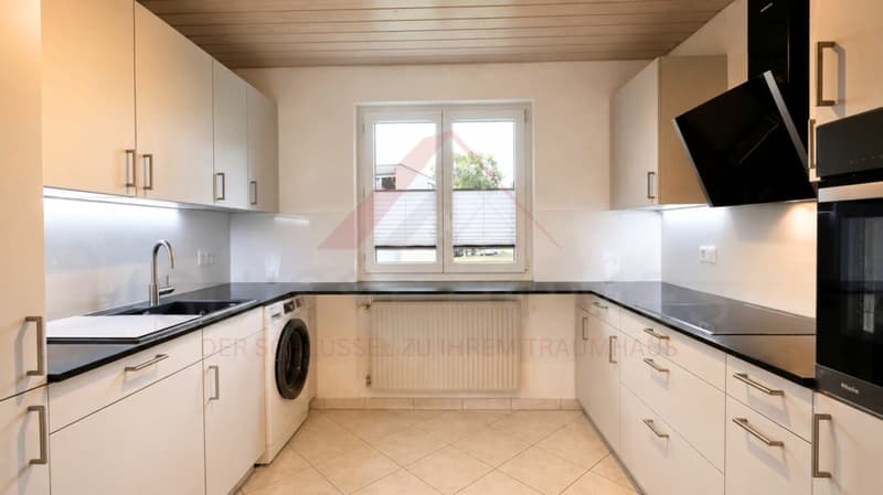 Vielseitiges Mehrfamilienhaus mit drei Wohneinheiten und attraktiven Gewerbeflächen (17)
