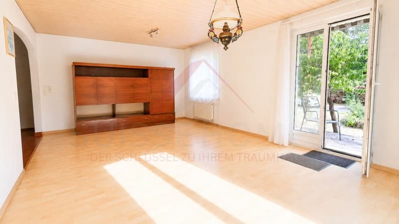Vielseitiges Mehrfamilienhaus mit drei Wohneinheiten und attraktiven Gewerbeflächen (4)