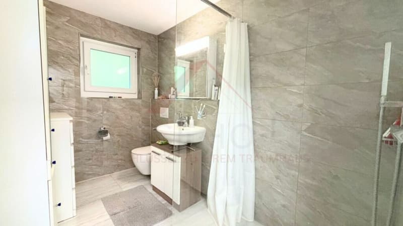 Grosszügiges 5.5-Zimmer-Wohnangebot mit See- und Bergsicht in Greppen (16)