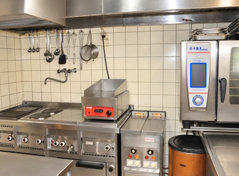 Vielseitiges Wohn- und Geschäftshaus mit Restaurant, Saal und zwei Wohnungen in Mülchi (7)