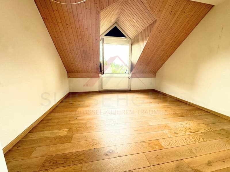 Grosszügige 4.5-Zimmer-Maisonettewohnung mit Galerie und Cheminée in 8603 Schwerzenbach (6)