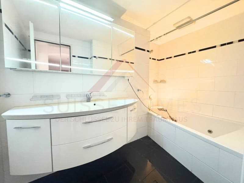 Grosszügige 4.5-Zimmer-Maisonettewohnung mit Galerie und Cheminée in 8603 Schwerzenbach (11)