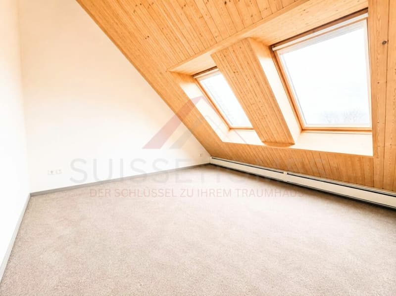 Grosszügige 4.5-Zimmer-Maisonettewohnung mit Galerie und Cheminée in 8603 Schwerzenbach (8)