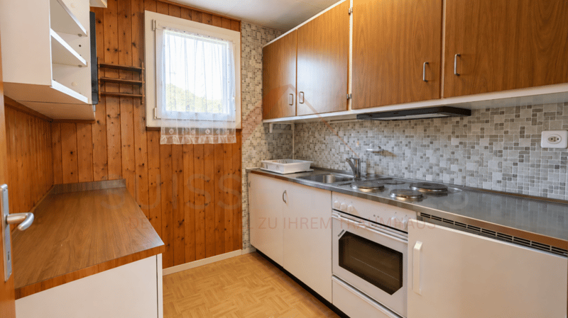 Charmantes 5.5-Zimmer-Chalet mit 2 Wohneinheiten, Schwedenöfen & riesigem Gartentraum in Plasselb (12)