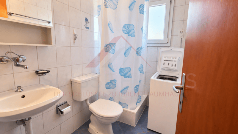 Charmantes 5.5-Zimmer-Chalet mit 2 Wohneinheiten, Schwedenöfen & riesigem Gartentraum in Plasselb (14)