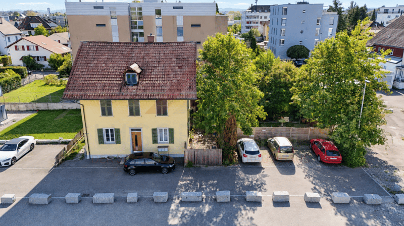 Attraktives Sanierungsobjekt im Zentrum von Derendingen: Mehrfamilienhaus mit 3 Wohneinheiten & viel Entwicklungspotenzial (2)