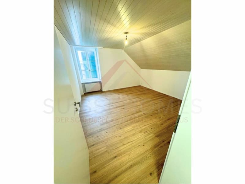 Neuwertige 2.5-Zimmer-Dachwohnung mit Waschturm & Parkplatz (4)