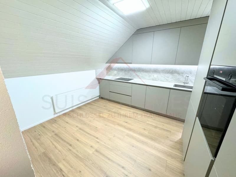 Neuwertige 2.5-Zimmer-Dachwohnung mit Waschturm & Parkplatz (5)