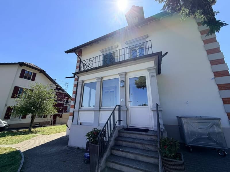 Charmante 3.5-Zimmer-Wohnung mit Balkon - gepflegtes Wohnen in ruhiger und sonniger Umgebung (1)