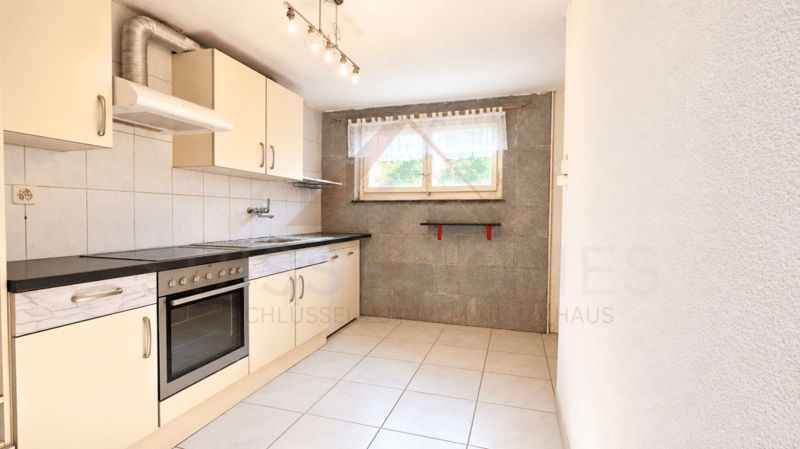 Charmantes 4-Zimmer-Einfamilienhaus auf grosszügigem Grundstück mit Erweiterungspotenzial (6)
