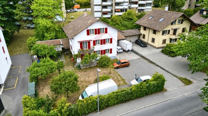 3 Wohnungen, 1 Gewerbeeinheit - eine Immobilie voller Möglichkeiten! (1)