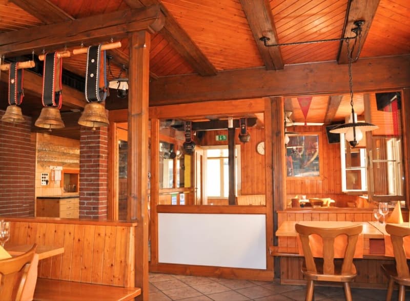 Wohnen, Gastgeben, Investieren - vielseitige Liegenschaft mit Restaurant & 2 Wohnungen (5)
