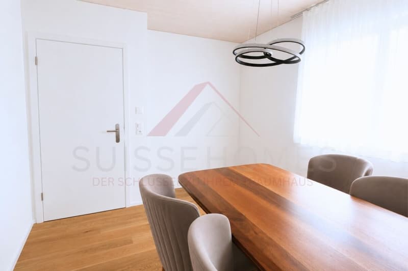 Feriengefühl im eigenen Zuhause - neuwertiges 5.5-Zimmer-Reihenhaus mit Pool & Garten (13)