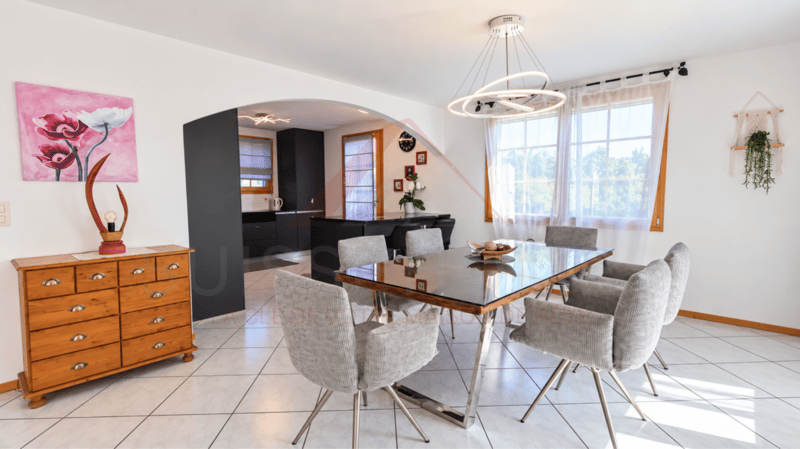 Un air de vacances chez soi - villa rénovée de 5.5 pièces avec piscine & photovoltaïque (9)