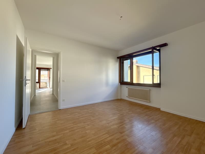 MENDRISIO  3.5 meublé, neuf avec lave-linge privé (10)