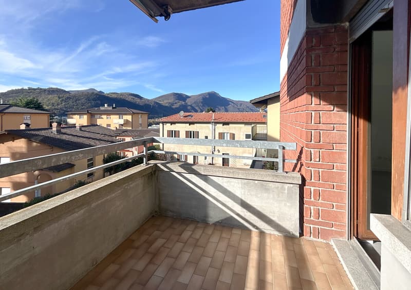 MENDRISIO ATTICO CON VISTA IN CENTRO (2)