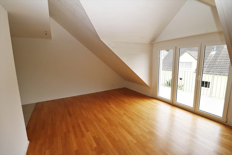 Helle 2.5-Zimmerwohnung mit Balkon in der Nähe des Rheins zu vermieten (3)