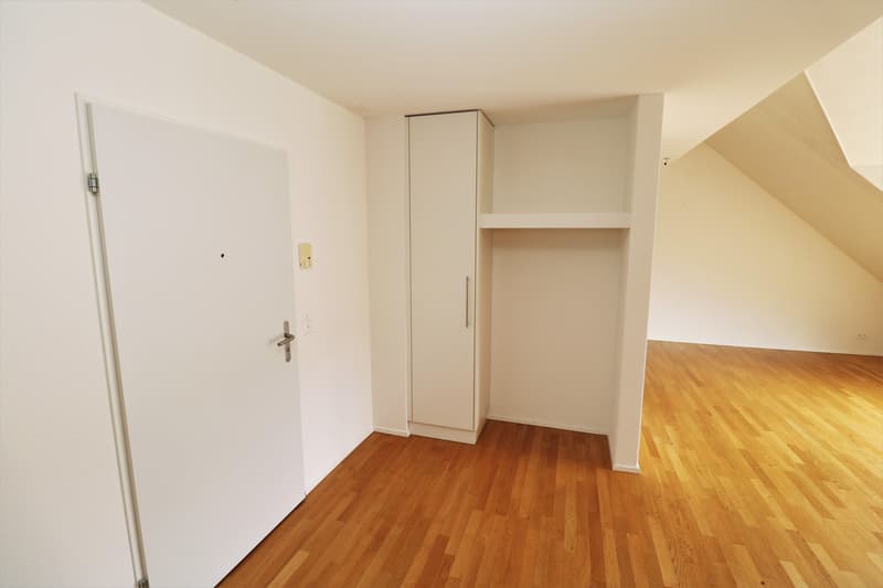 Helle 2.5-Zimmerwohnung mit Balkon in der Nähe des Rheins zu vermieten (5)