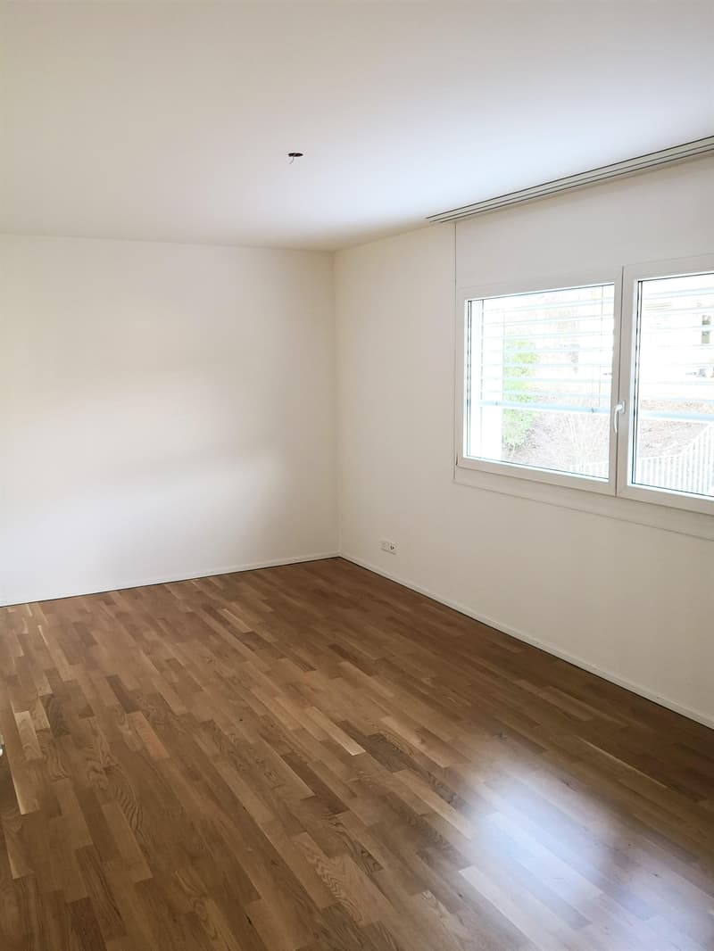 Schöne 4.5 Zimmerwohnung in Flurlingen zu vermieten in der Nähe des Rheins (4)
