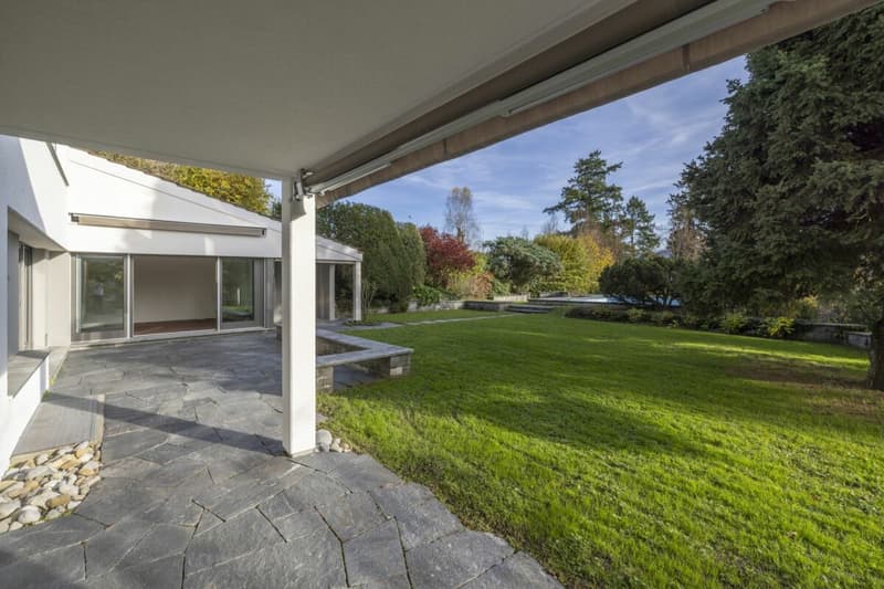 Privileged garden apartment with pool (3)