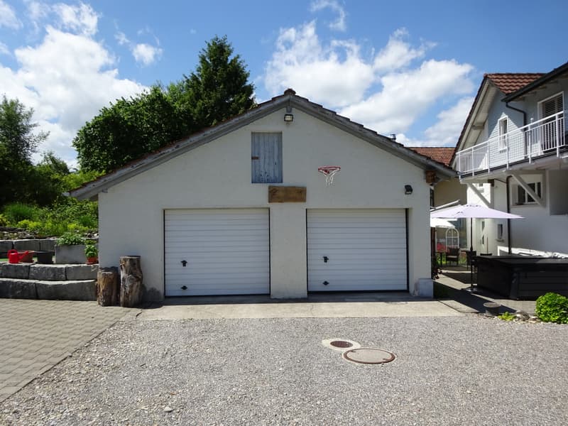 Garagengebäude mit Werkstatt