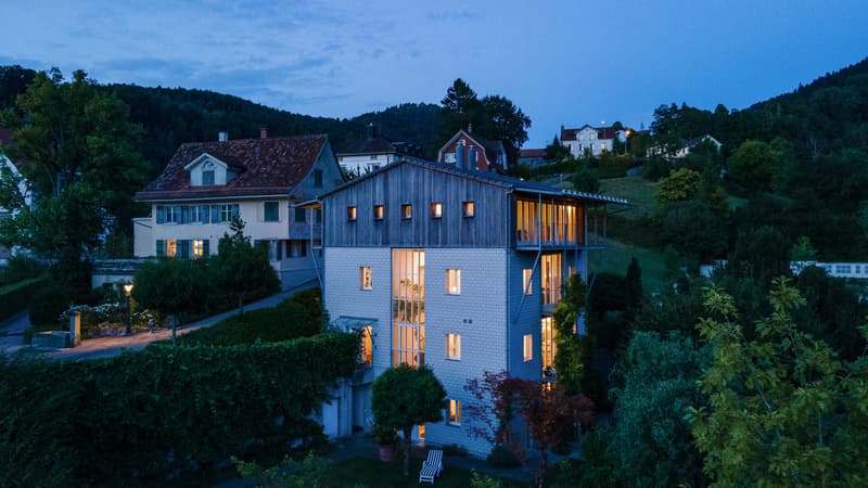 Aussenansicht bei Dämmerung