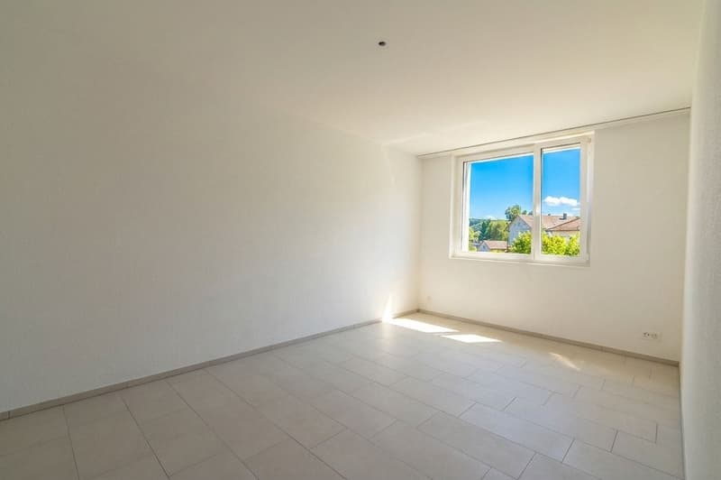 Appartement lumineux 2.5 pièces avec grand salon à Fahrweid (3)
