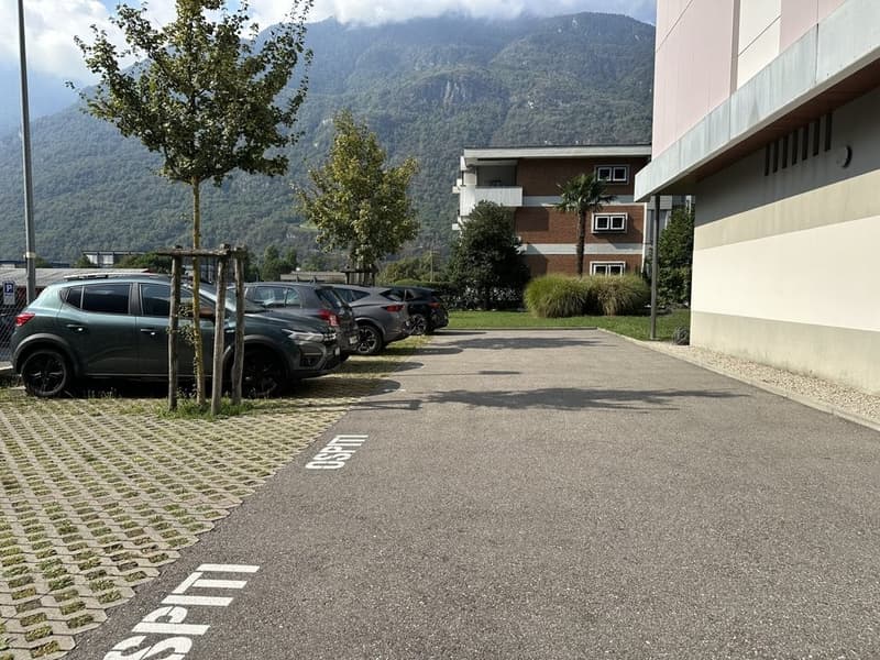 Posteggio_esterno.jpg