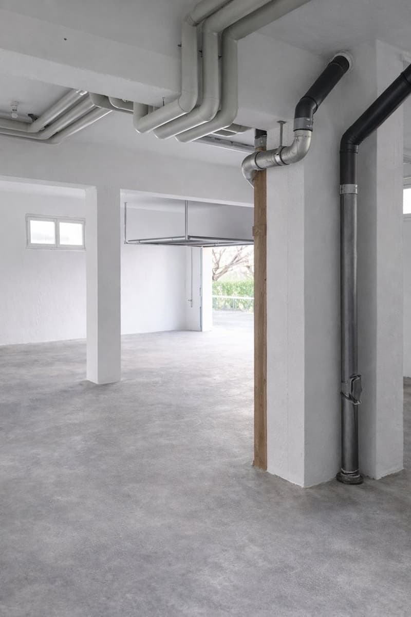 Unfertiger_Keller_mit_Blick_ins_Gruene.png