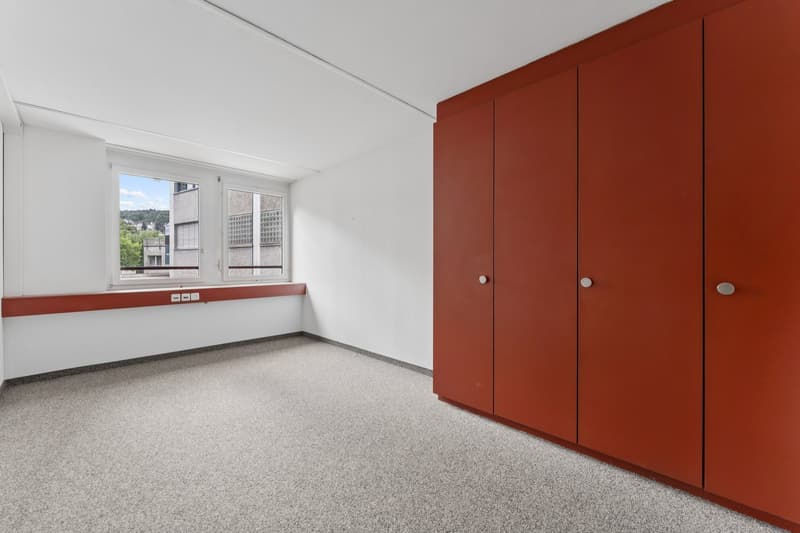 Versatile commercial and office spaces in a highly visible location (3)