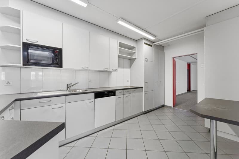 Versatile commercial and office spaces in a highly visible location (8)