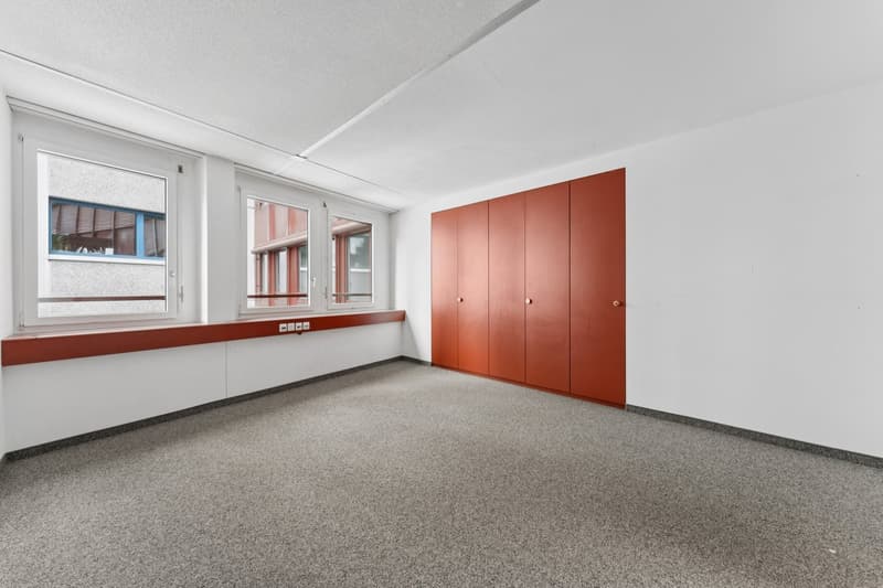Versatile commercial and office spaces in a highly visible location (6)