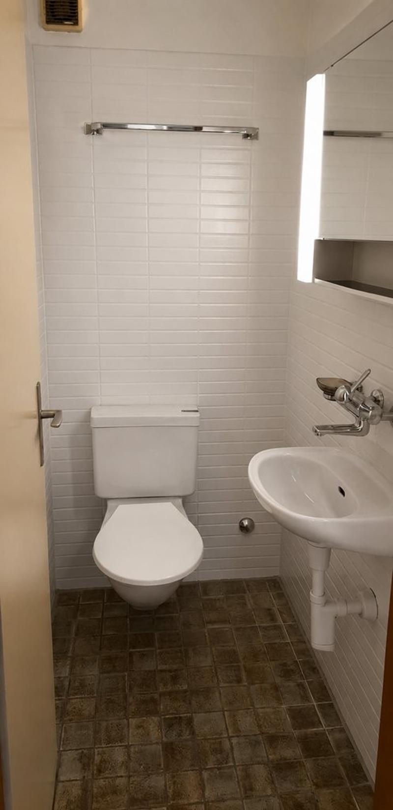 separates WC