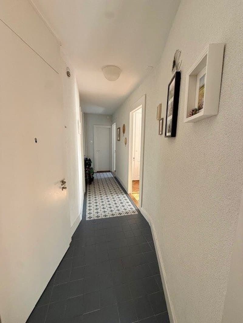 93003_-_M19_-_hall.jpg