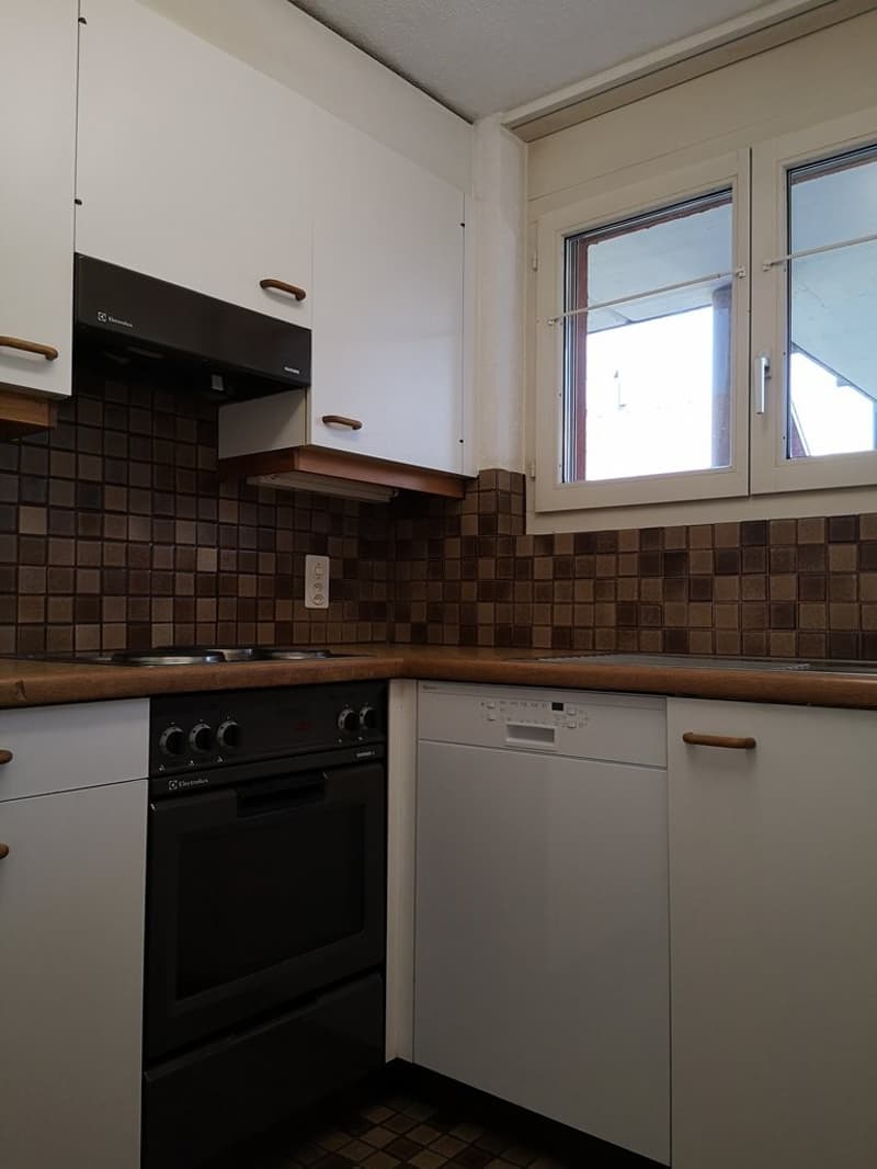 Gemütliche 2.5 Zimmerwohnung mit zwei Sitzplätzen (2)