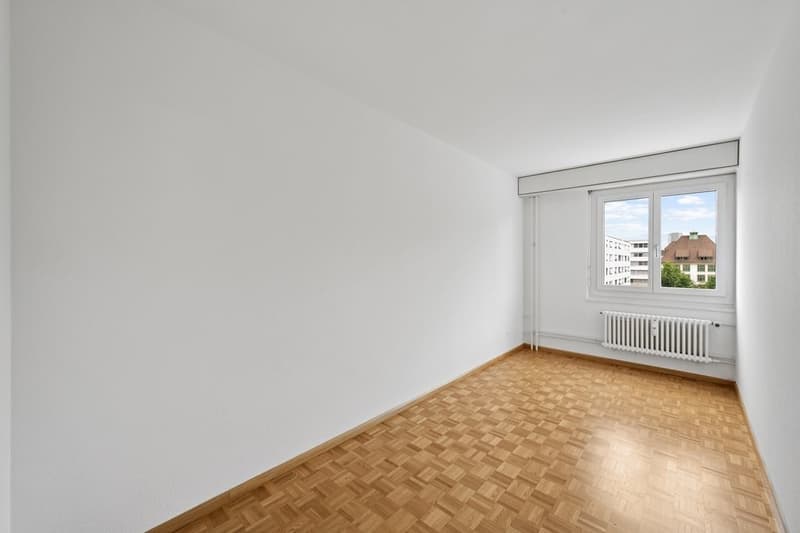 Comfortable living in a prime location (5)
