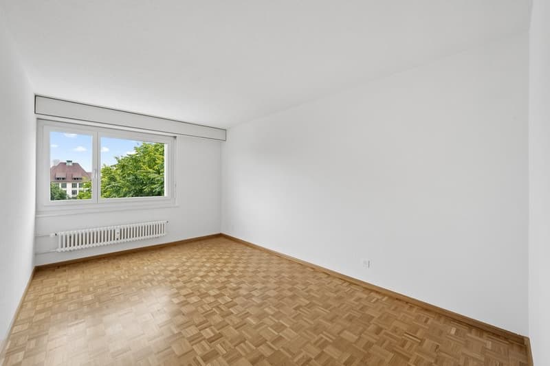 Comfortable living in a prime location (6)