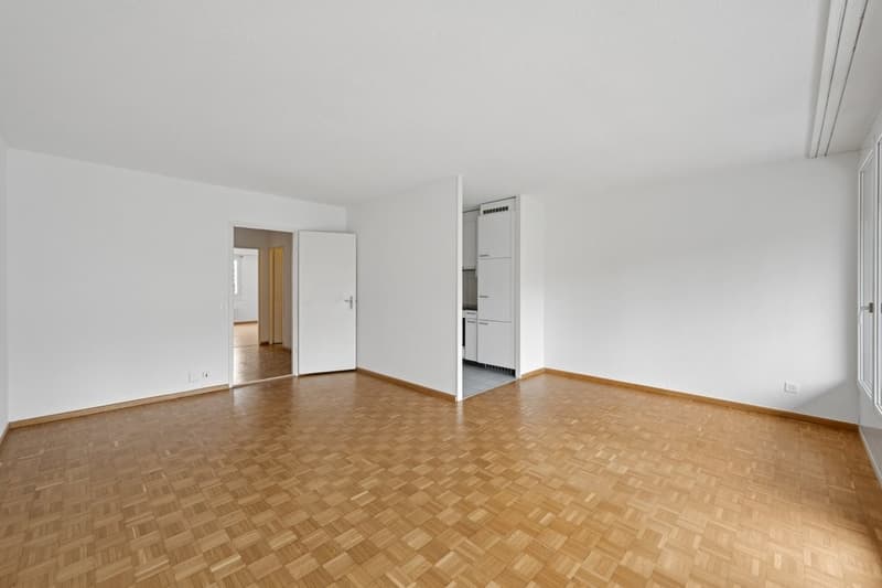 Comfortable living in a prime location (3)