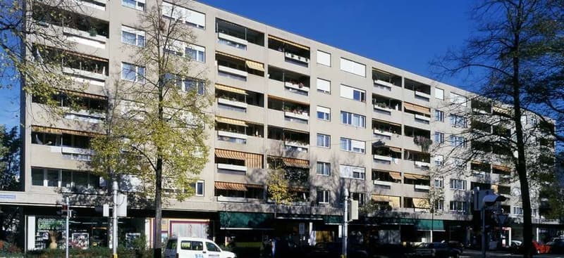 Comfortable living in a prime location (1)