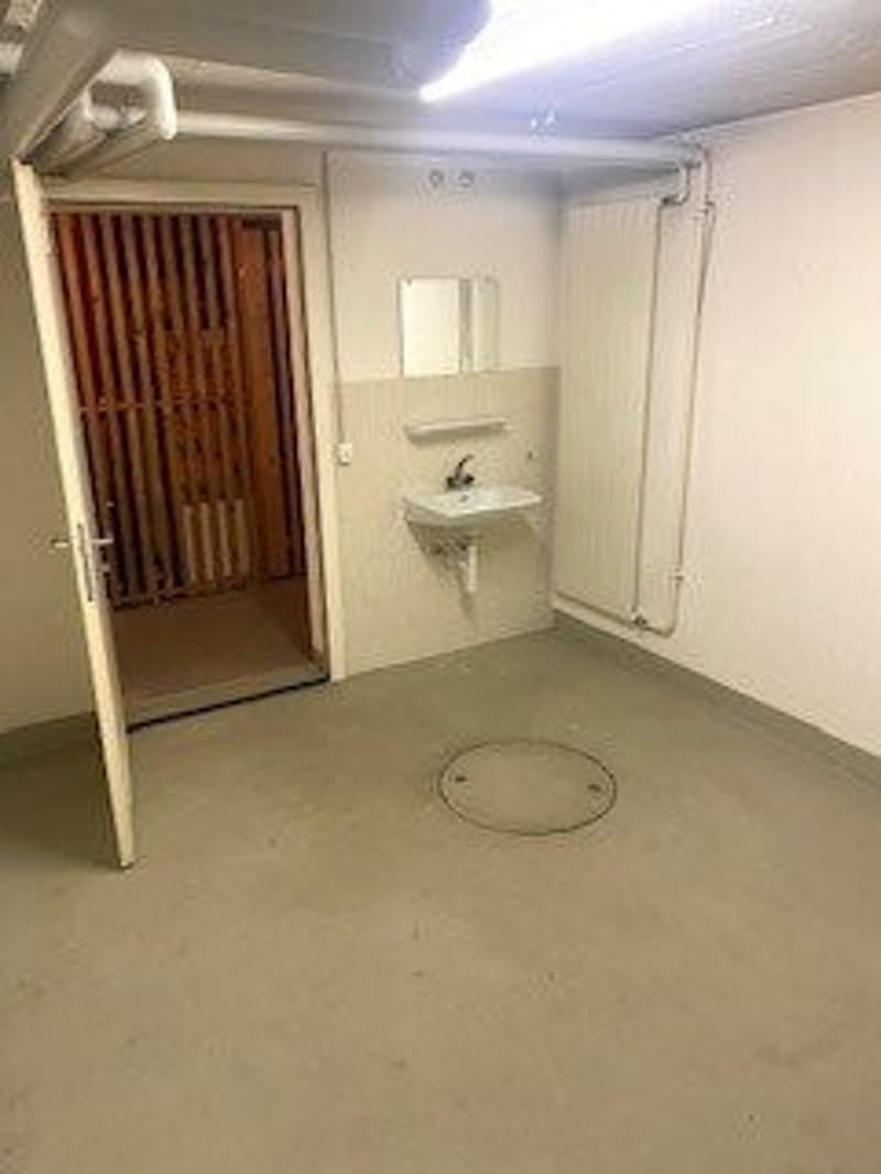 Craft room for rent (2)