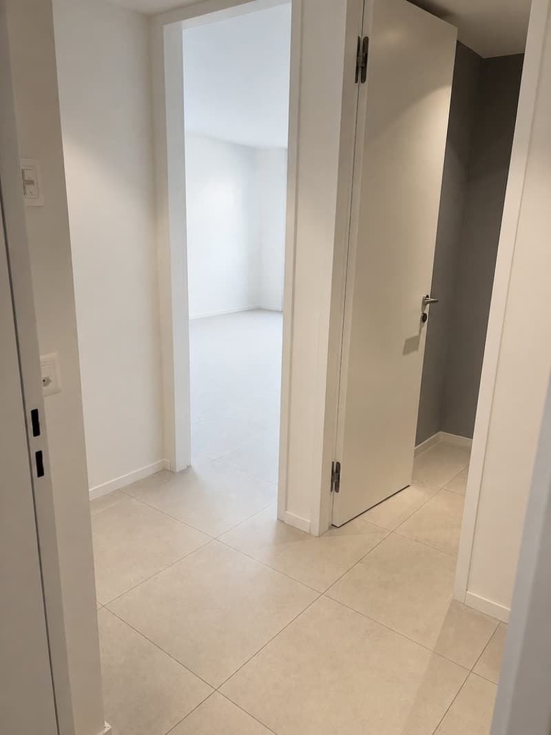 Modern Studio / Office in Central Location (5)